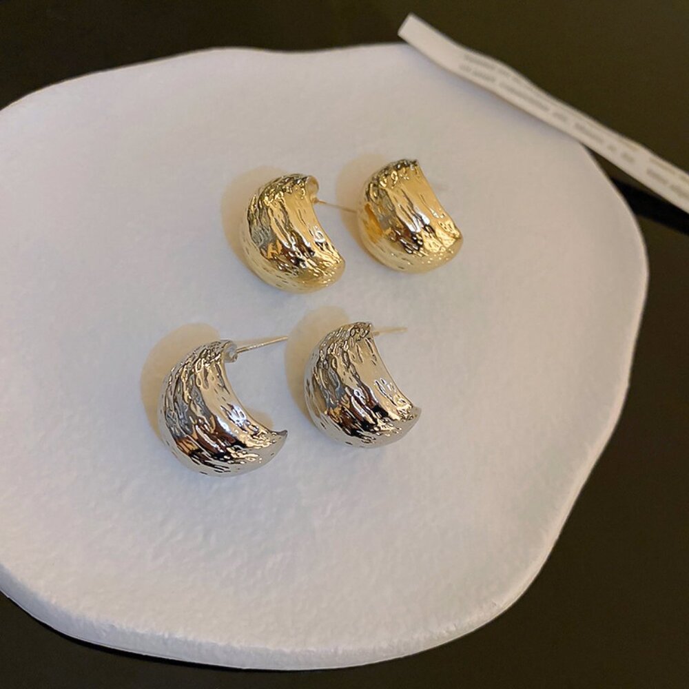 Women’s Gold Plated Ruffled Textured Curve Stud Earrings Silver Needle Chic